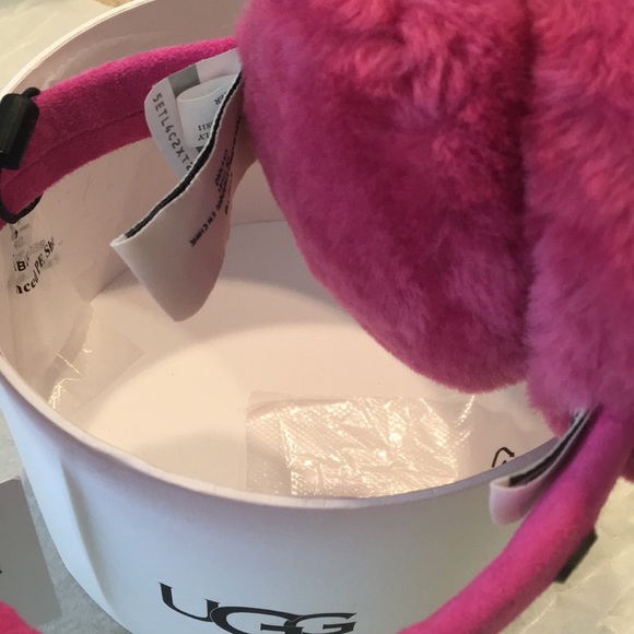 UGG YOUTH CLASSIC EARMUFFS IN FUSCIA NWT - Picture 4 of 6